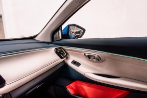gac-gs3-emzoom-r-style-2025-blue-center-console.jpg