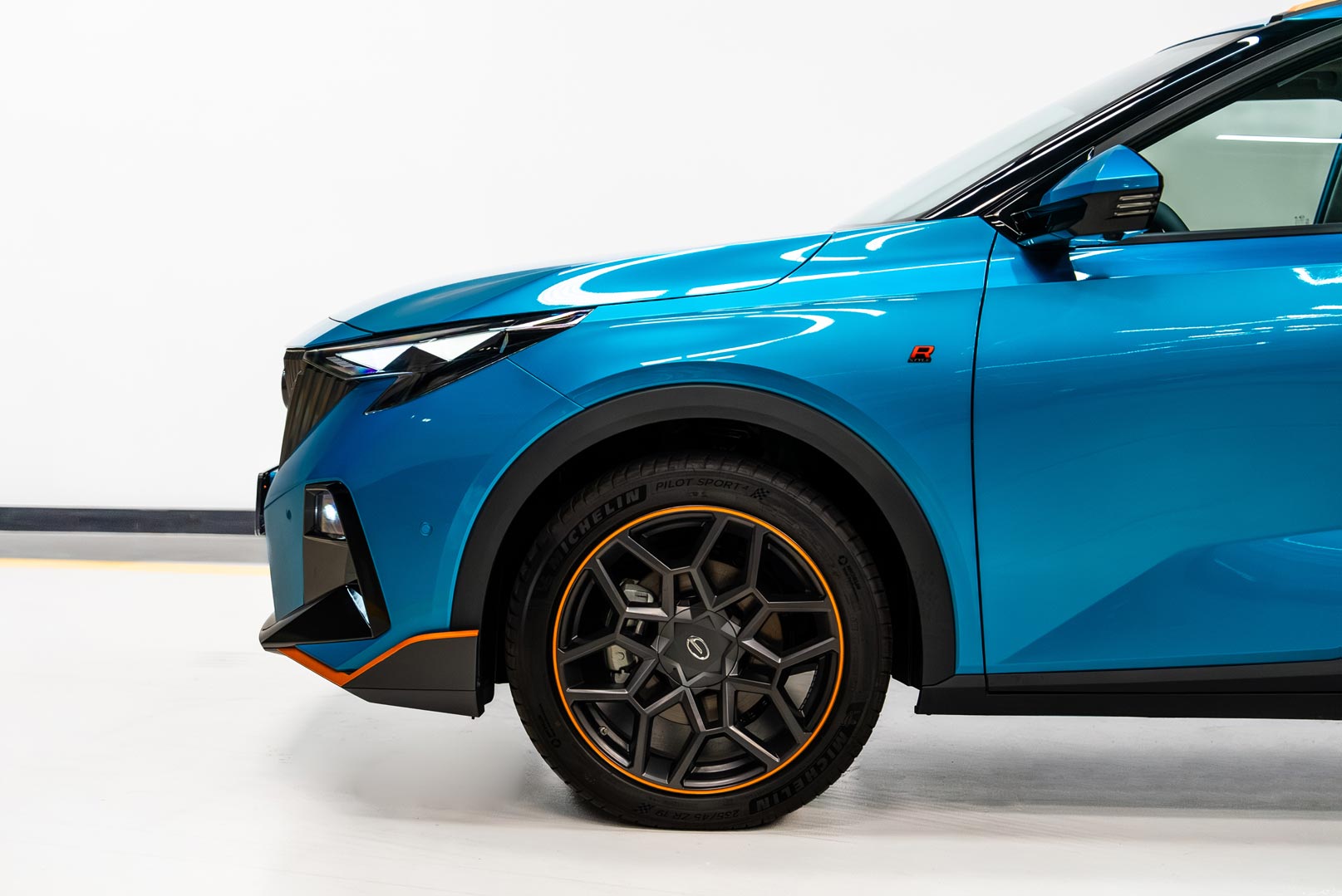 gac-gs3-emzoom-r-style-2025-blue-front-bumper.jpg