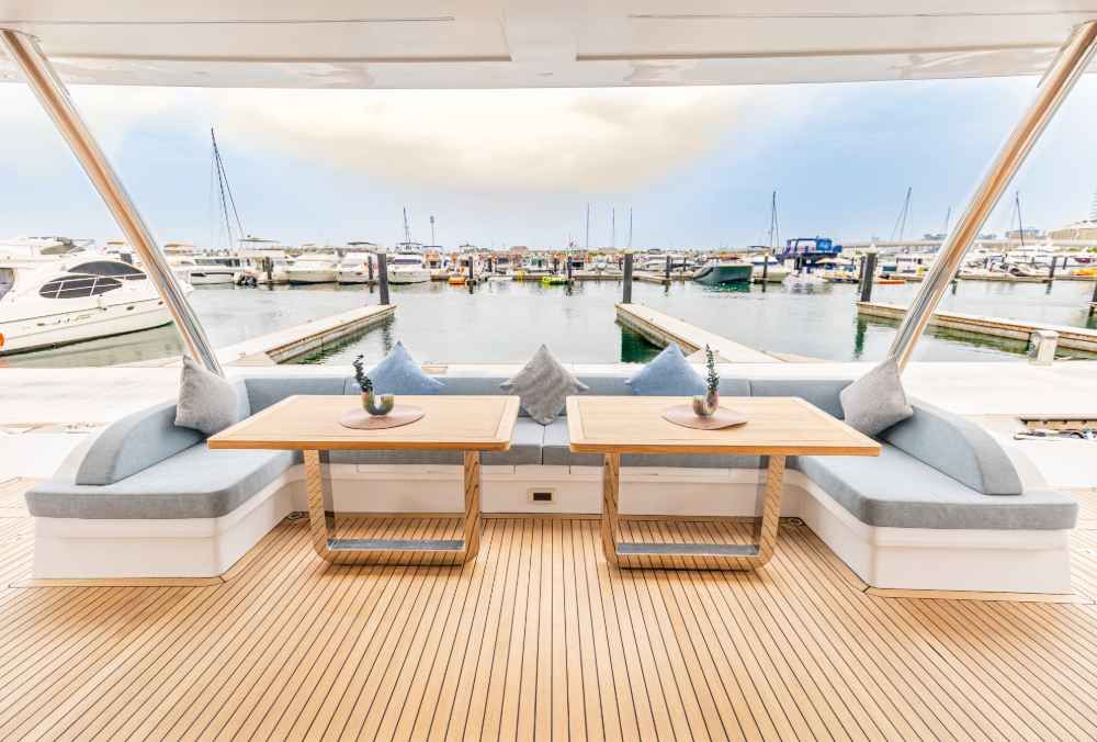 infinity-sky-walker-60ft-luxury-stern