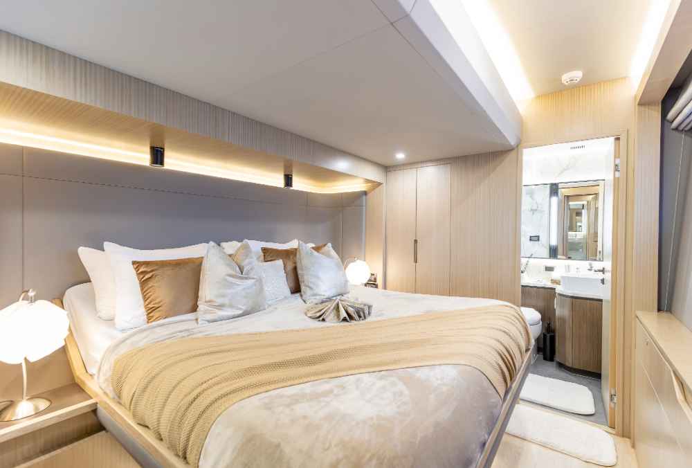 infinity-sky-walker-60ft-master-bedroom-cabin