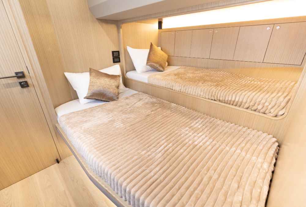 infinity-sky-walker-60ft-vip-guest-room-interior