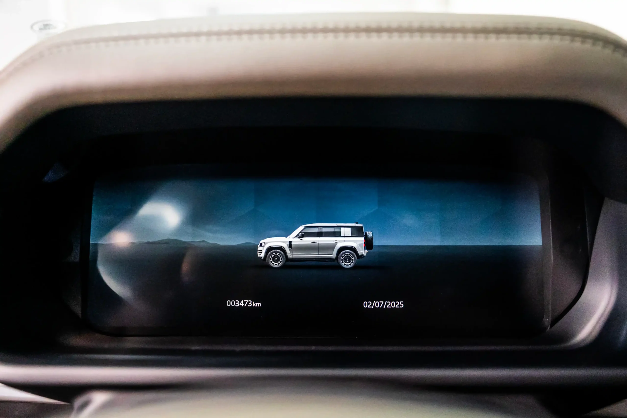 land-rover-defender-octa-infotainment-touchscreen