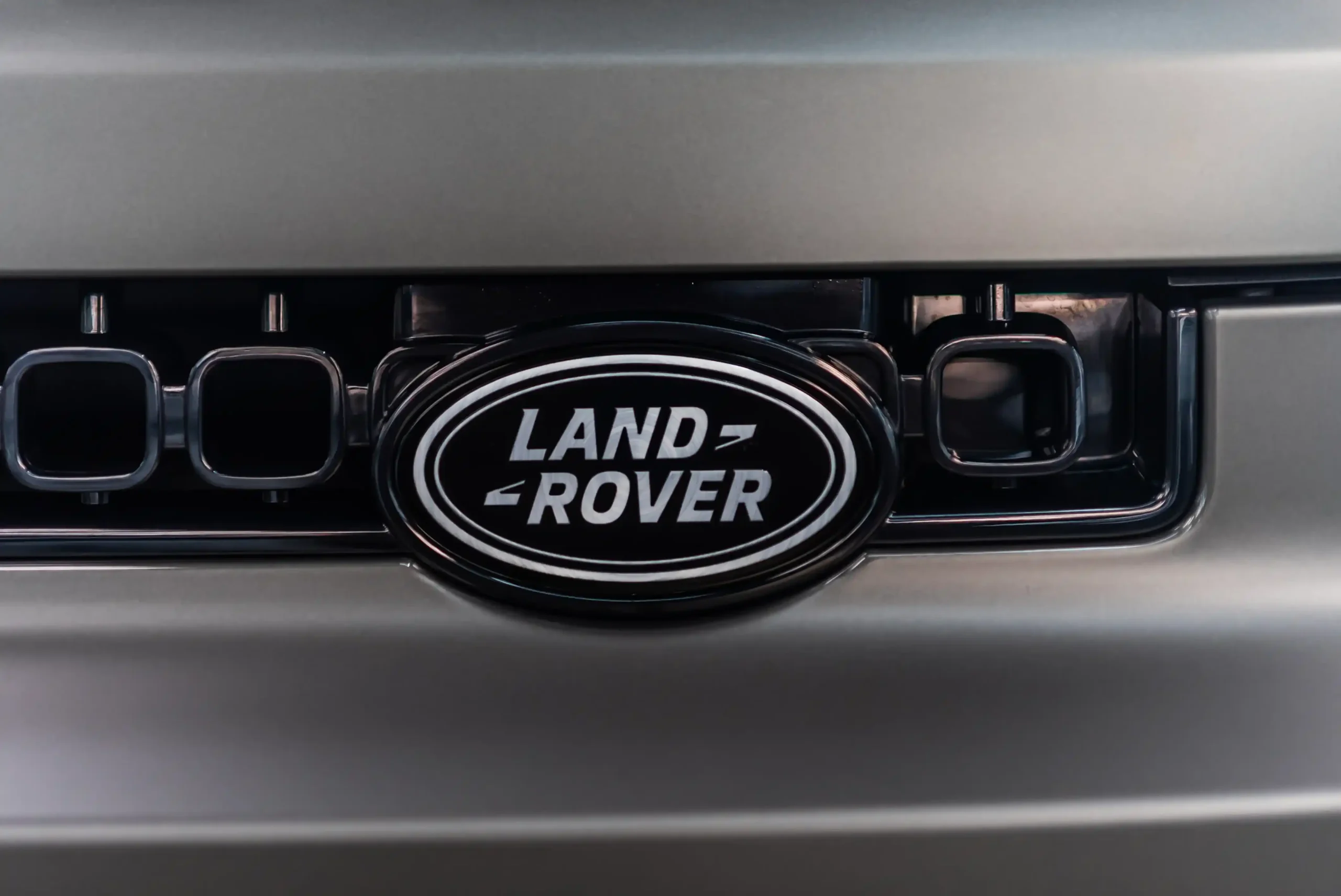 land-rover-defender-octa-logo-badge-closeup 2