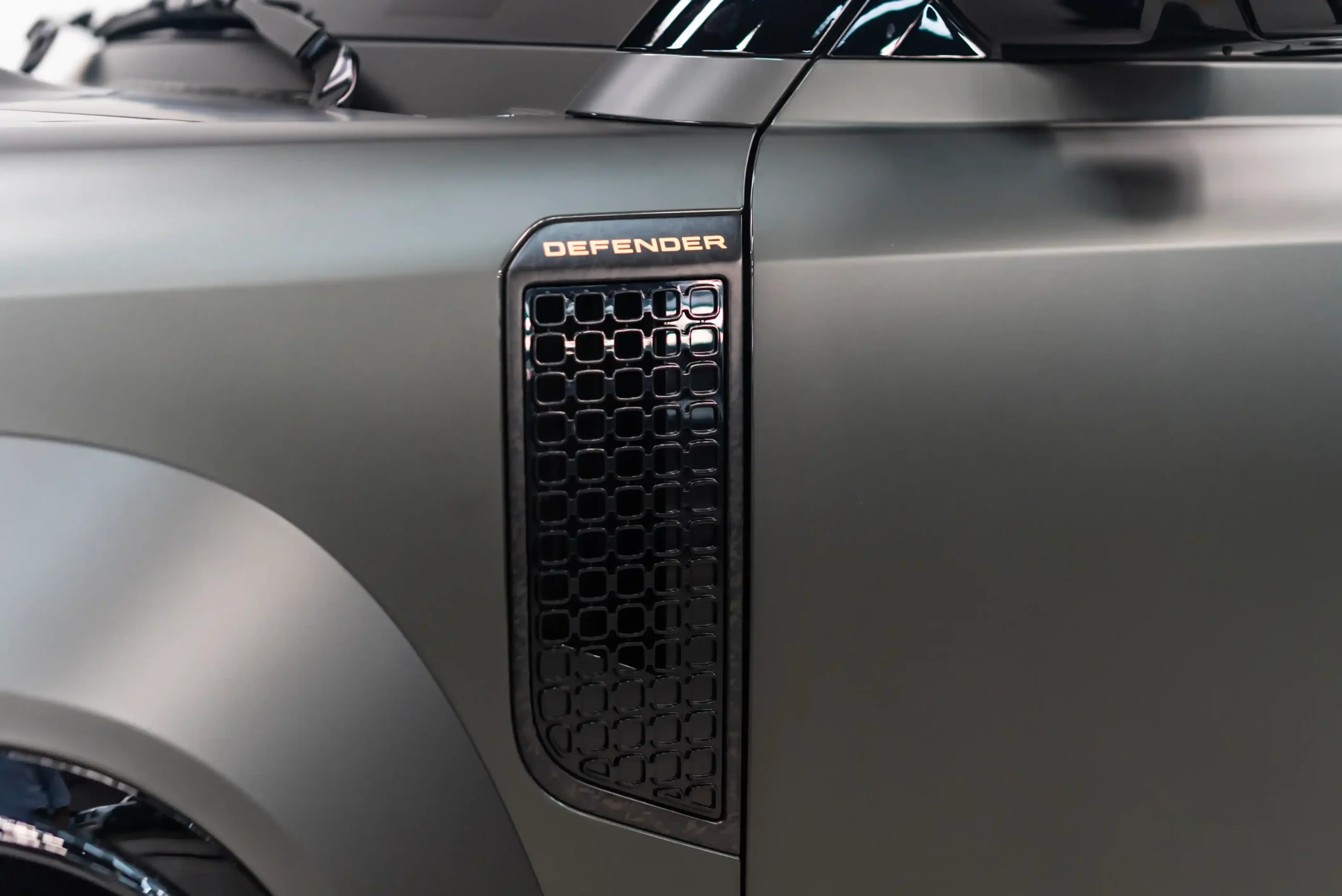 land-rover-defender-octa-side-grill