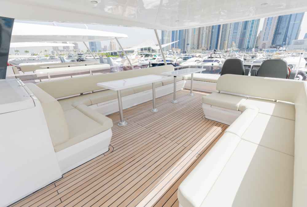 taka-sky-walker-62ft-flybridge-seating-area