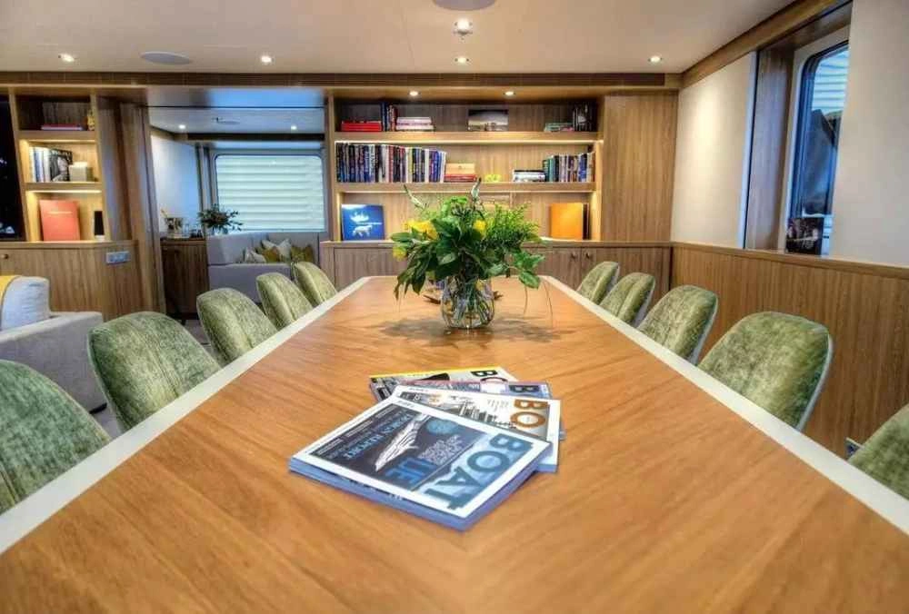 Damen-Yacht-Support-YS53-back Side