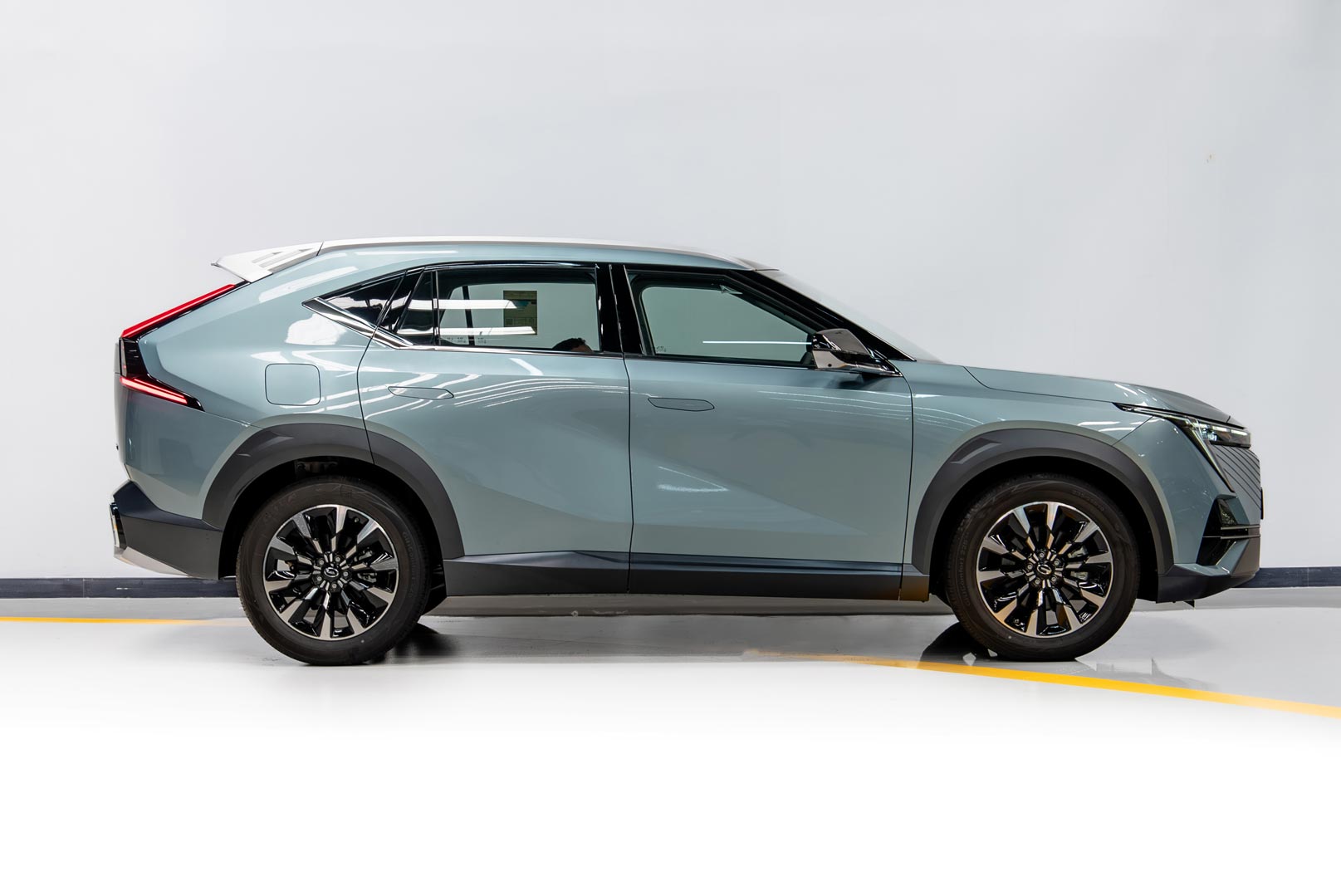 gac-emkoo-2025-green-side-view.jpg