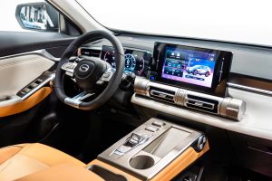 gac-emkoo-2025-silver-center-console.jpg