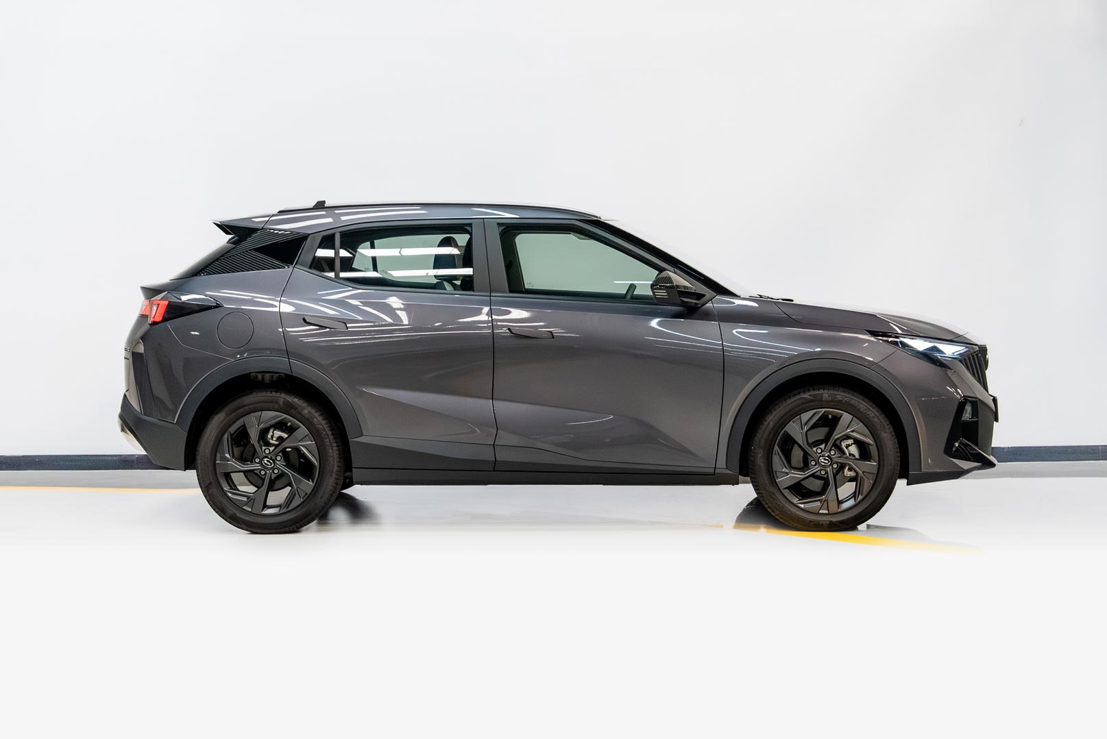 gac-gs3-emzoom-2025-grey-side-view.jpg