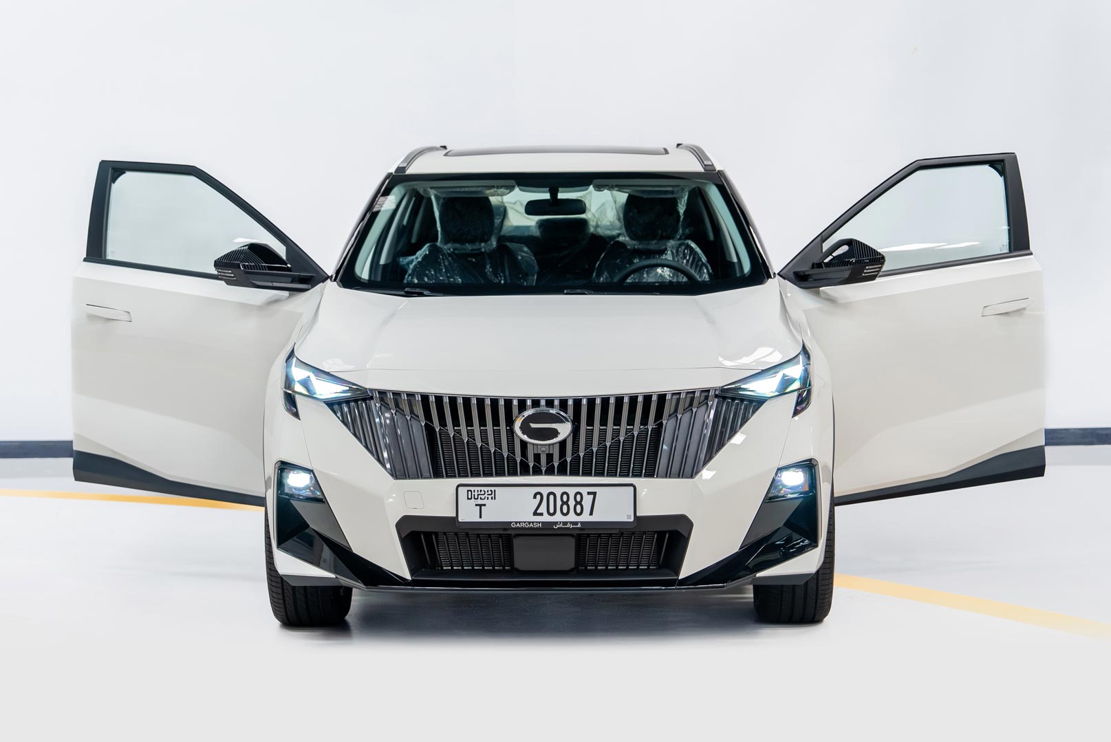 gac-gs3-emzoom-2025-white-front-door-open.jpg