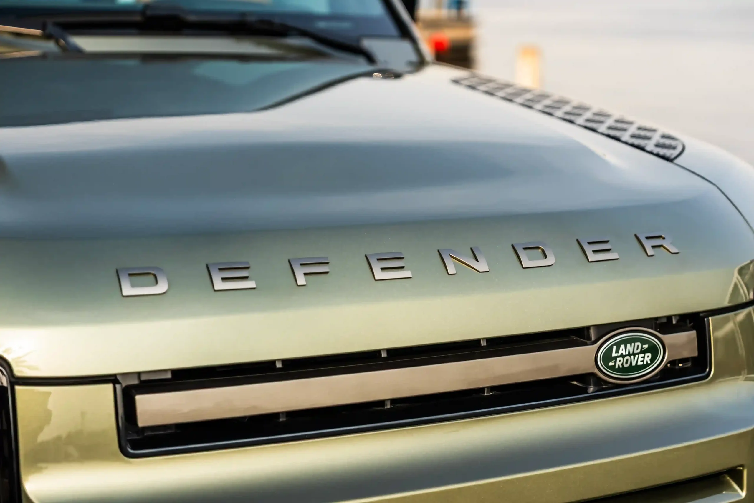 landrover-defender-front-logo