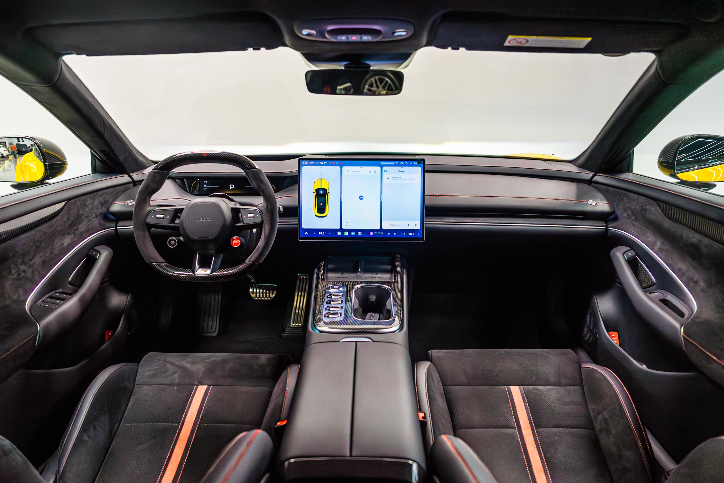 xiaomi-su7-ultra-2025-yellow-cabin-overview.jpg