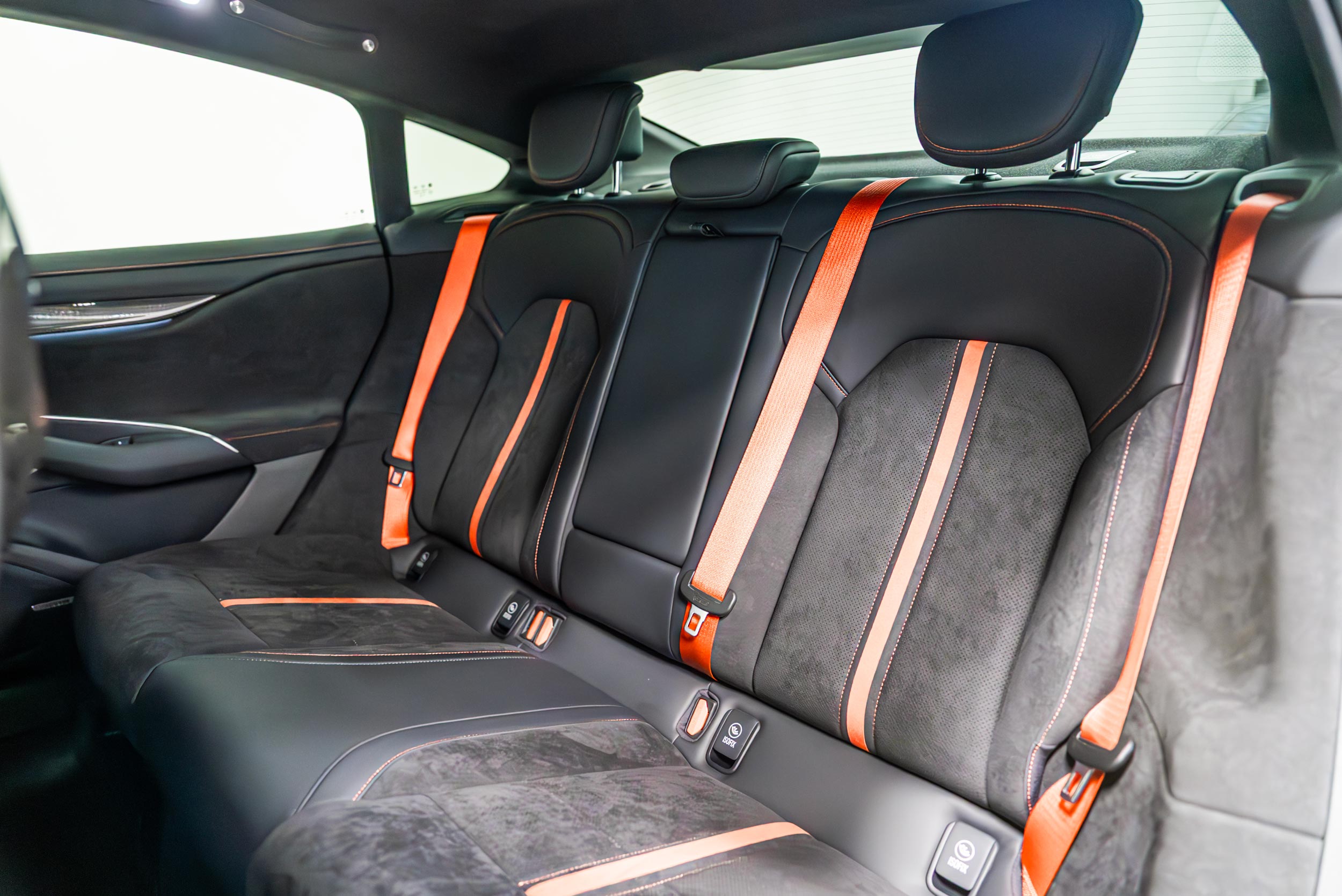 xiaomi-su7-ultra-2025-yellow-rear-seats.jpg