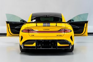 xiaomi-su7-ultra-2025-yellow-rear-view.jpg