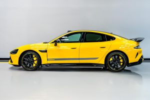 xiaomi-su7-ultra-2025-yellow-side-view.jpg