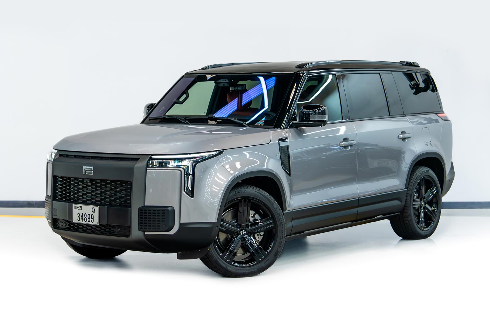 rox-01-silver-front-angle