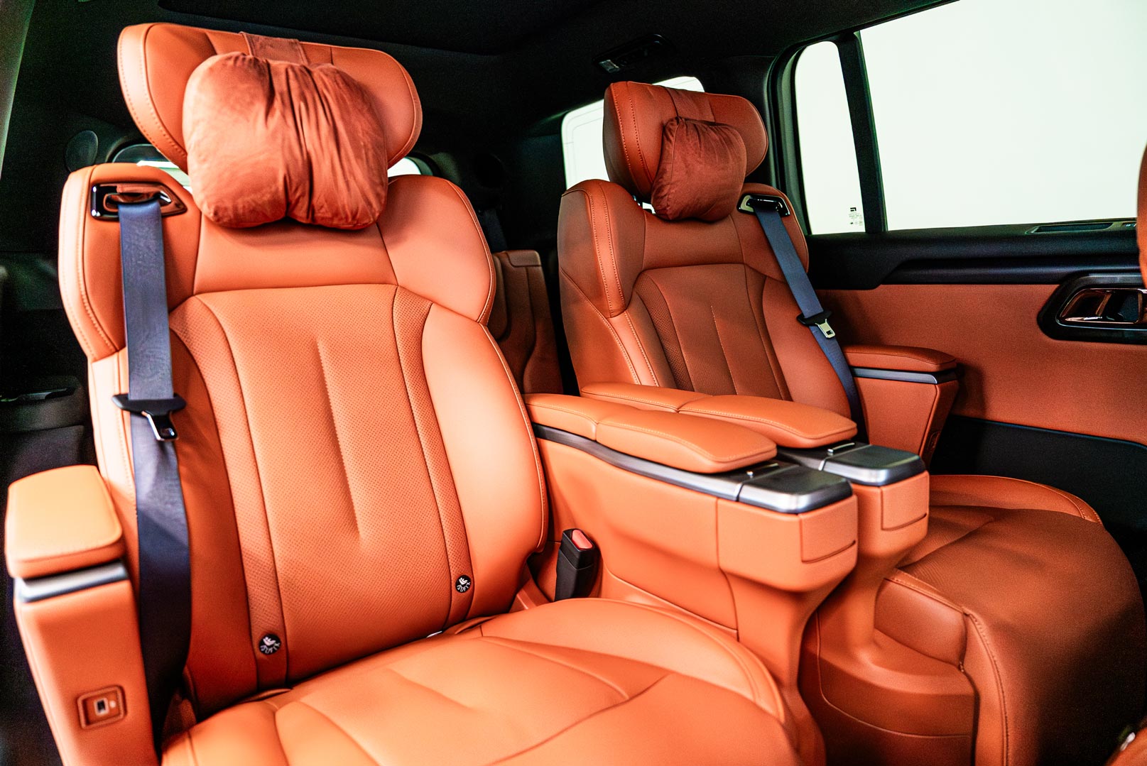 rox-01-silver-leather-seats