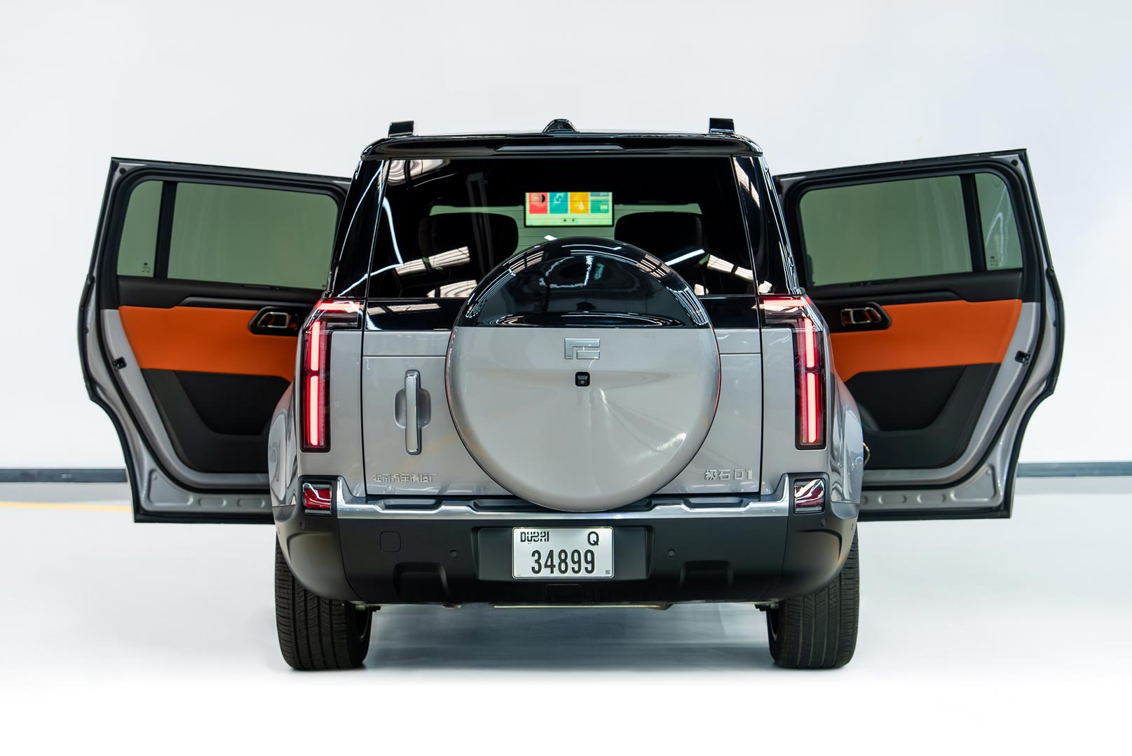 rox-01-silver-rear-door-open