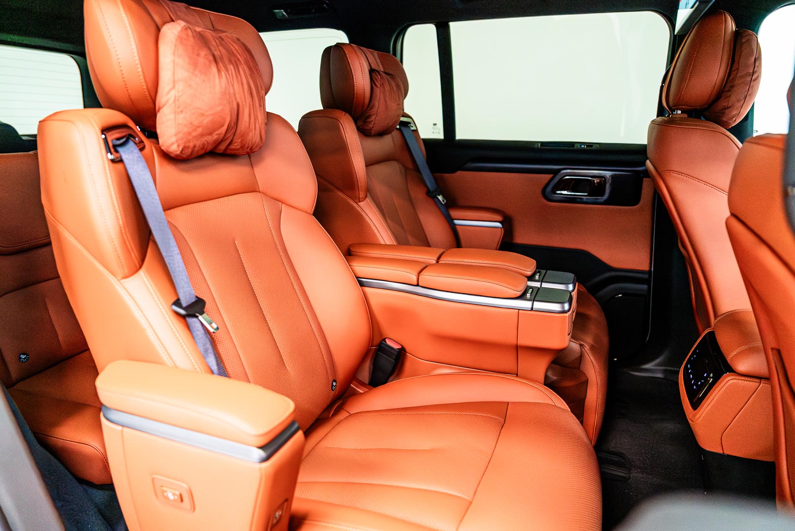 rox-01-silver-rear-seats