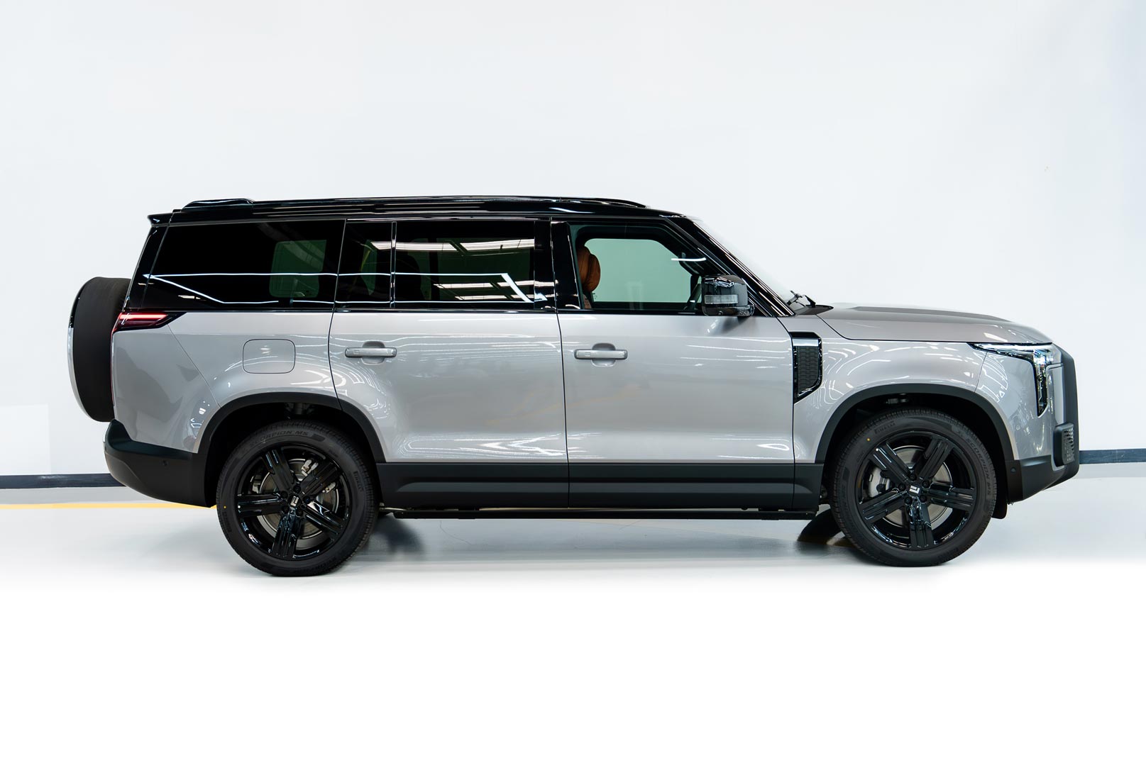 rox-01-silver-side-view