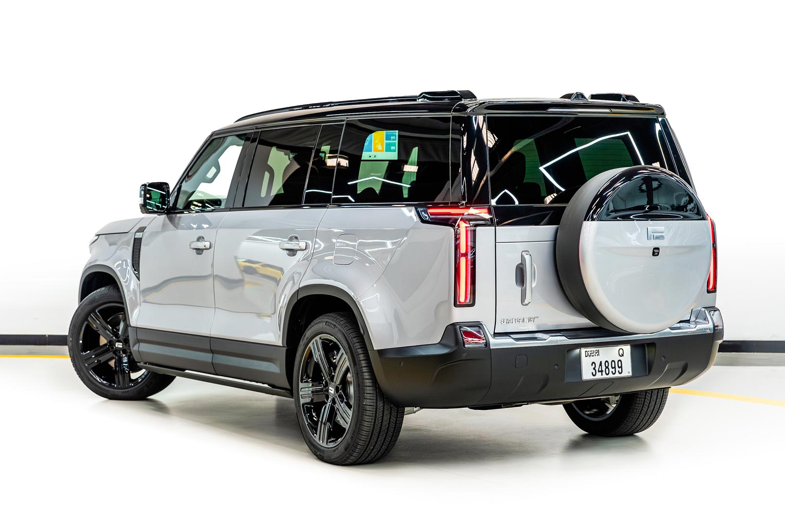 rox-01-silver-three-quarter-rear